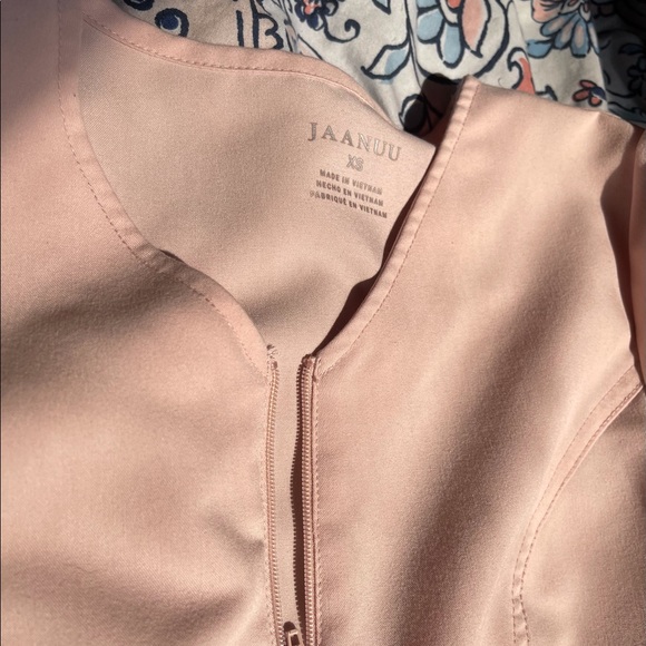 SOLD ✅ Jaanuu Blushing Pink Scrub Set 🌸 - Picture 5 of 5